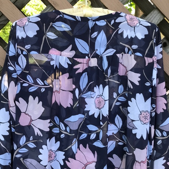 🌸HP🌸LOFT SHEER FLORAL BLOUSE - Picture 6 of 7